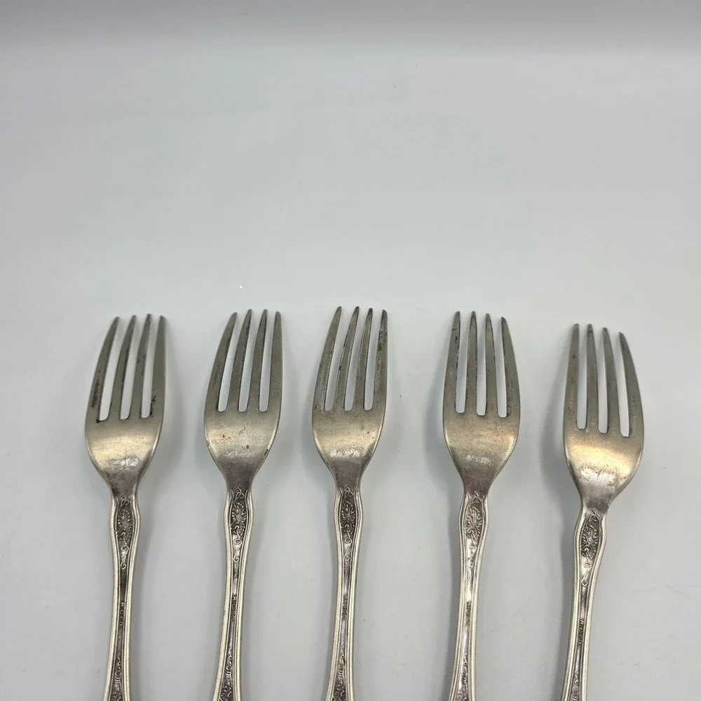 5 ~ Vintage Isabella Grape 1913 R.C.Co. Grape Pattern Silverplated Forks 7.5
